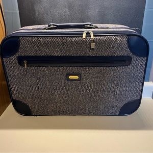 Vintage 1980’s Leisure Tweed Zip Up Luggage 23”x15”x7.25”